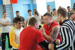 21 апреля в Краевом доме Физкультуры во Владивостоке состоялись соревнования по армрестлингу. Побороться на руках приехали спор
